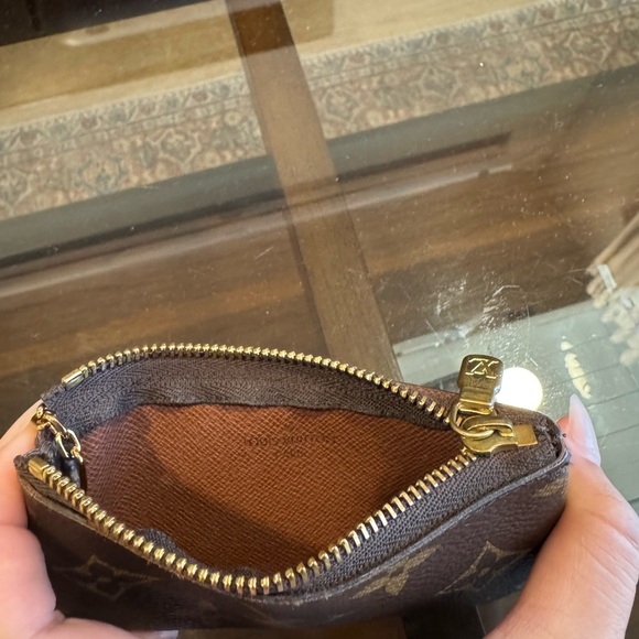 Louis Vuitton Monogram Canvas Key Holder - Picture 3 of 4